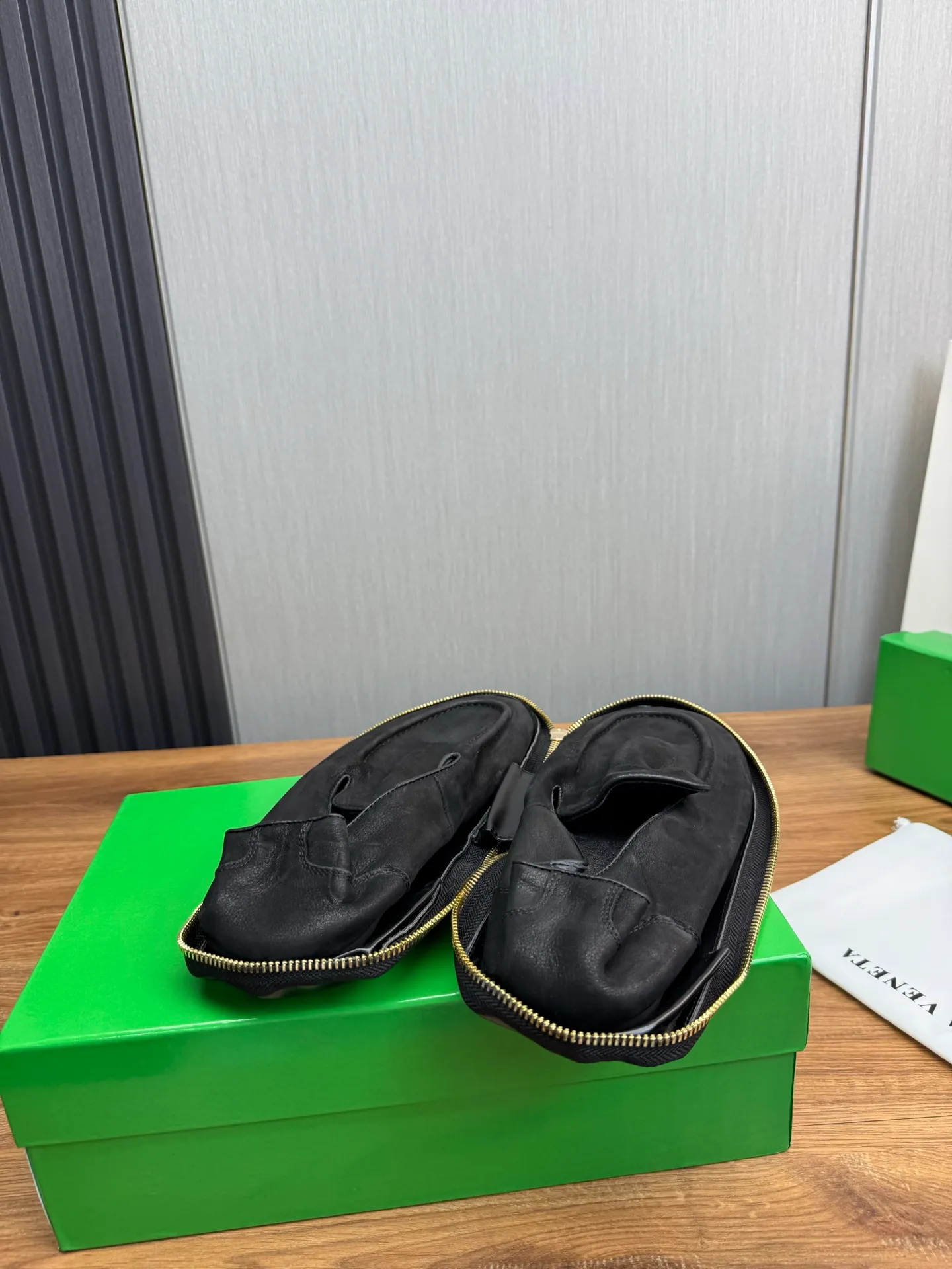 Men's men's shoes💰480💰BV-popular wallet shoes👟Casual, fashionable and comfortable🔗Good travel partner✅Original cowhide + imported cowhide. Original rubber outsole, available all year round👏Size: 38-45 (38.45 custom-made, non-returnable)